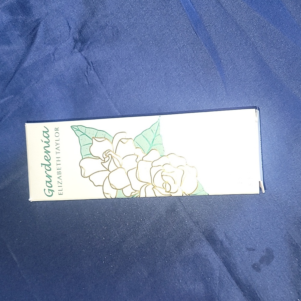 GARDENIA BY ELIZABETH TAYLOR EAU PARFUM SPRAY - Picture 2 of 4